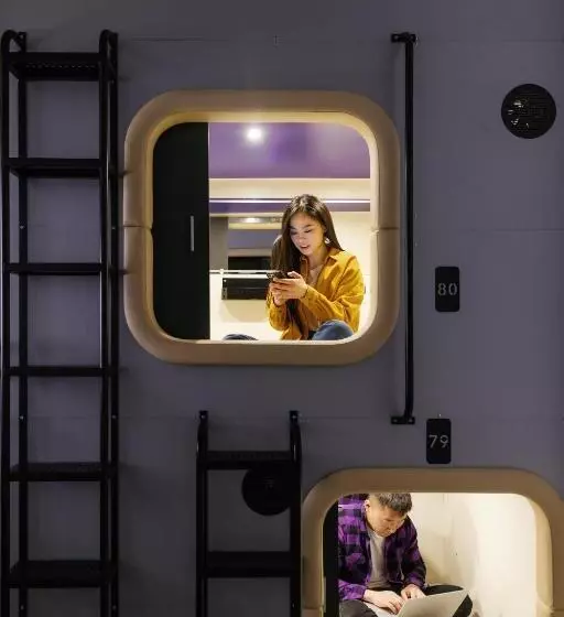 Capsule Hotel Constellation 89