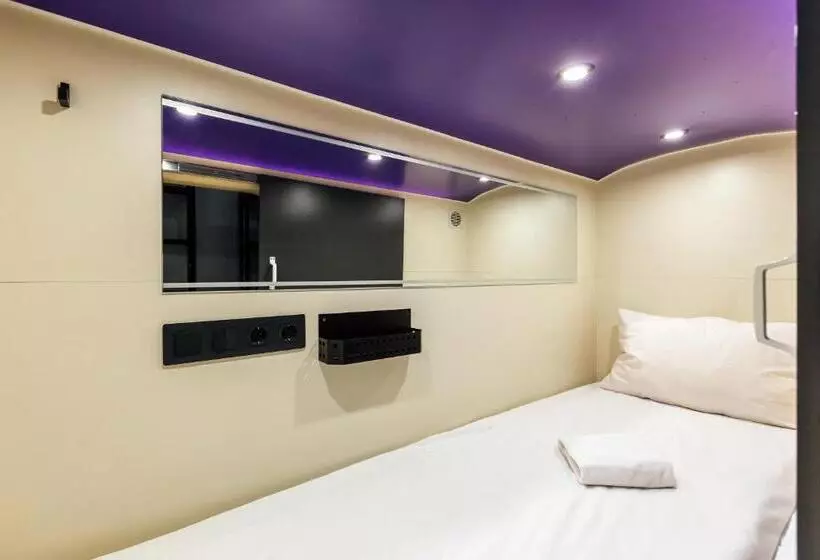 Capsule Hotel Constellation 89