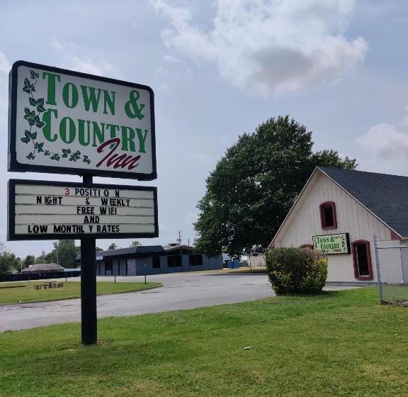 فندق Town And Country Inn
