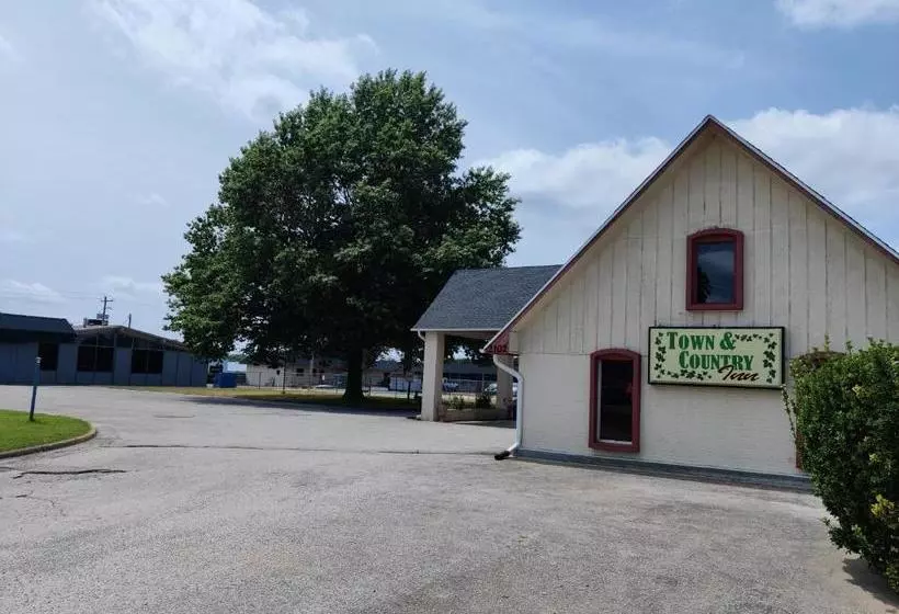 هتل Town And Country Inn