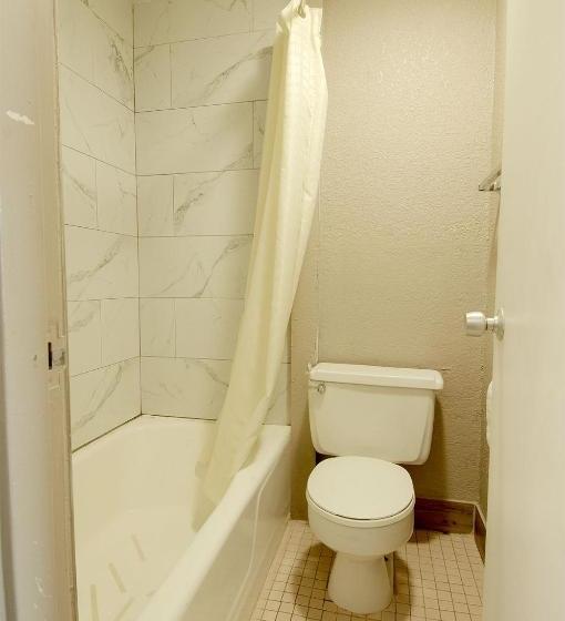 فندق Town And Country Inn