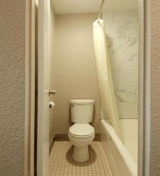 فندق Town And Country Inn