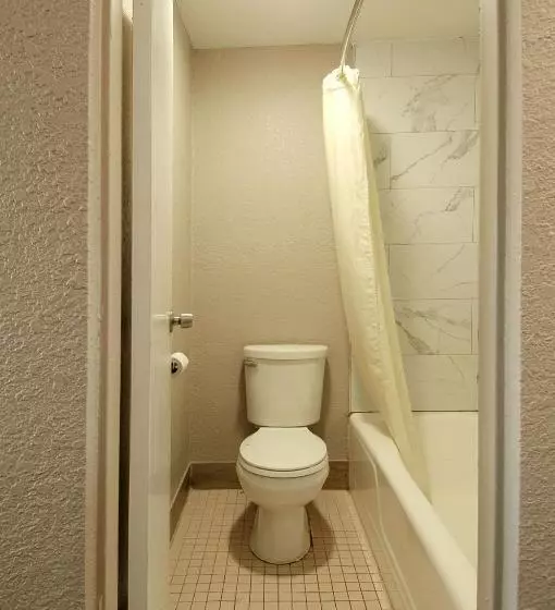 هتل Town And Country Inn