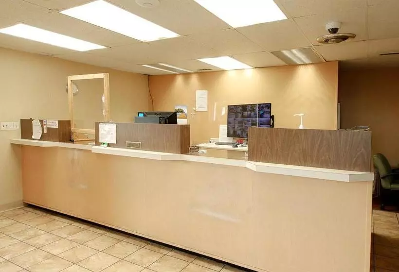 هتل Town And Country Inn