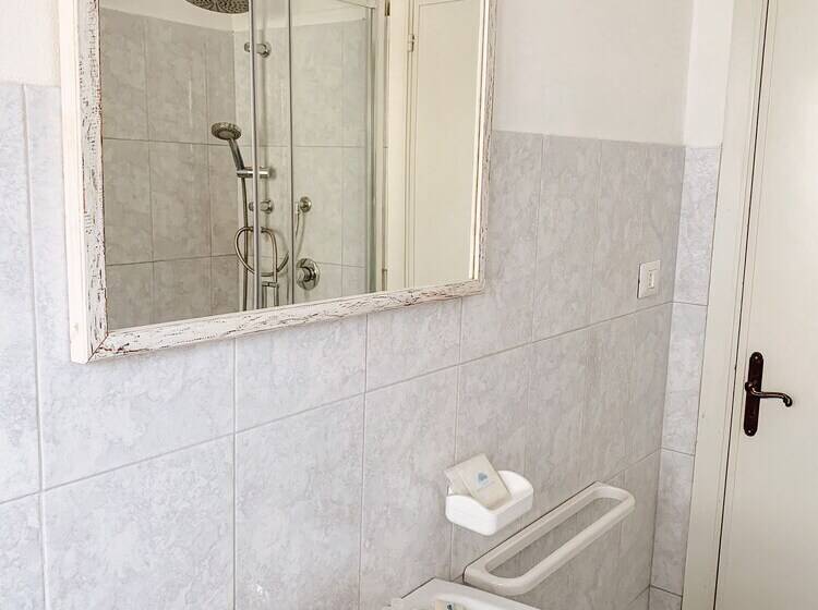 פנסיון City Bb Chic Room With Shared Bathroom