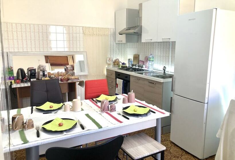 פנסיון City Bb Chic Room With Shared Bathroom