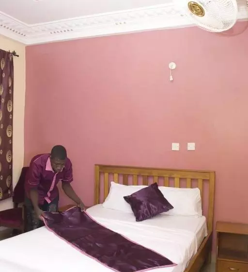 هاستل Britannia Hôtel Cmr