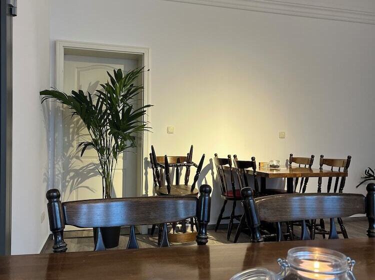 住宿加早餐 Passage 84 Hotel & Café