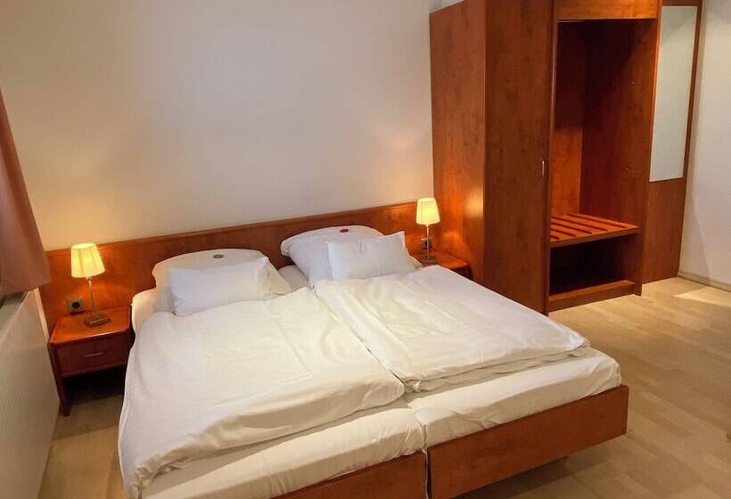 住宿加早餐 Passage 84 Hotel & Café