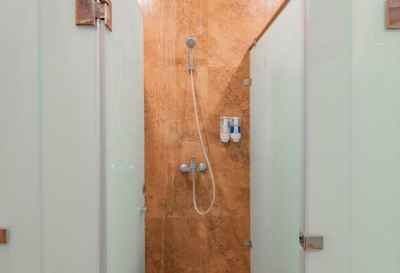 On The Go Capsule Hotel Redpartner