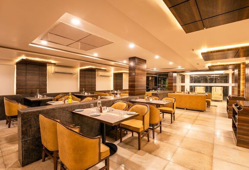 בית מלון כפרי Zone Connect By The Park Parra Goa