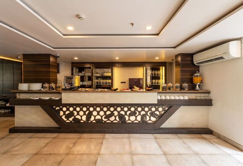 בית מלון כפרי Zone Connect By The Park Parra Goa