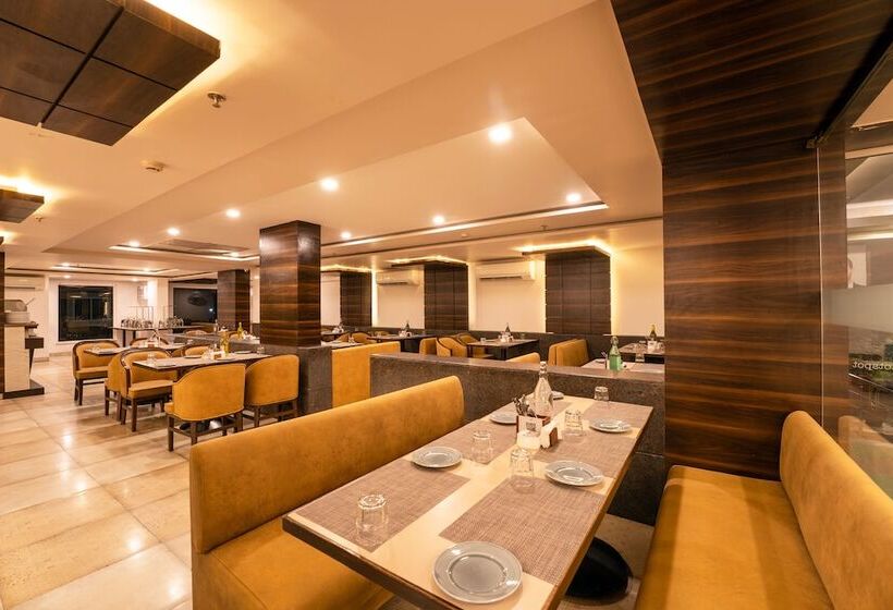 בית מלון כפרי Zone Connect By The Park Parra Goa