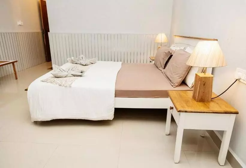 Hotelli Fourteen Pods By The Sea