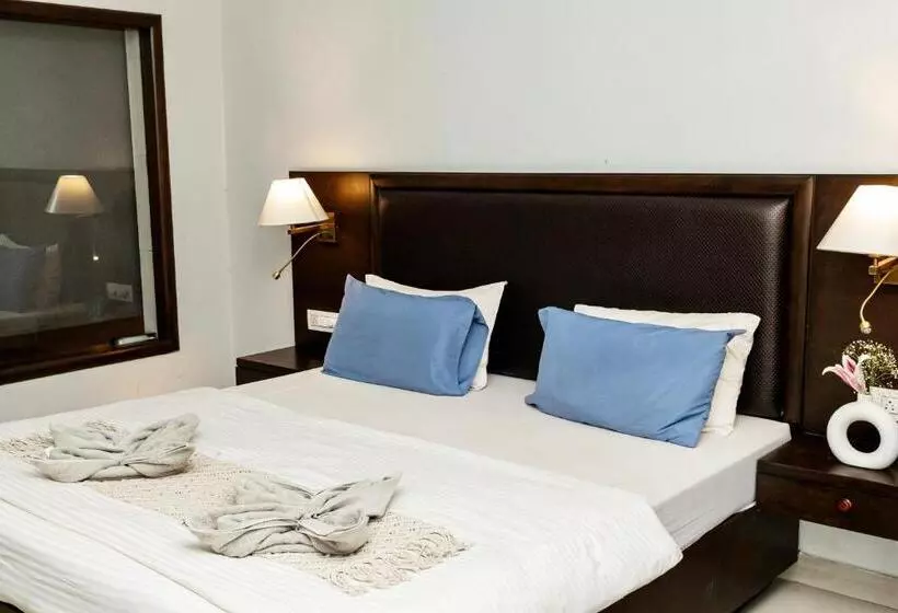 Hotelli Fourteen Pods By The Sea