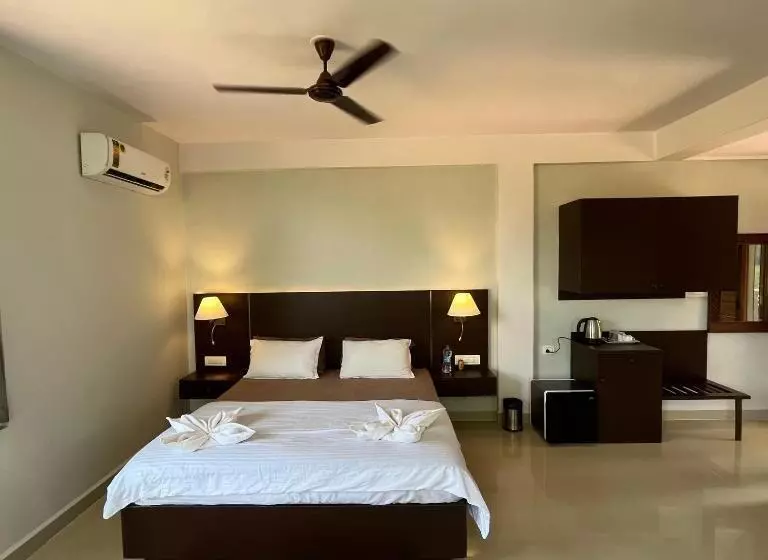 Hotelli Fourteen Pods By The Sea