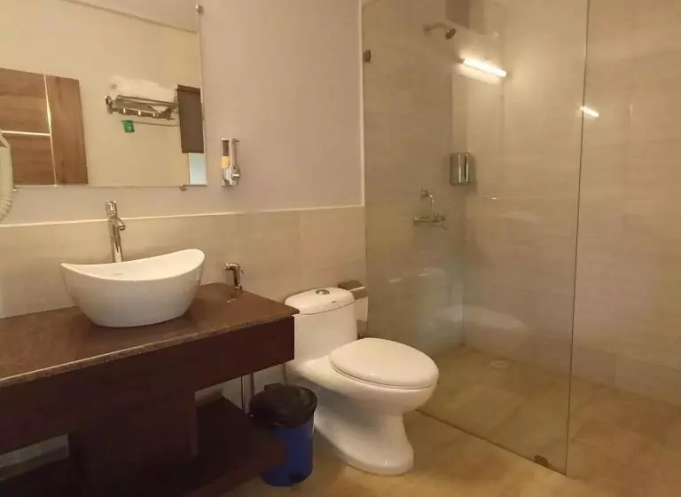 Hotelli Fourteen Pods By The Sea