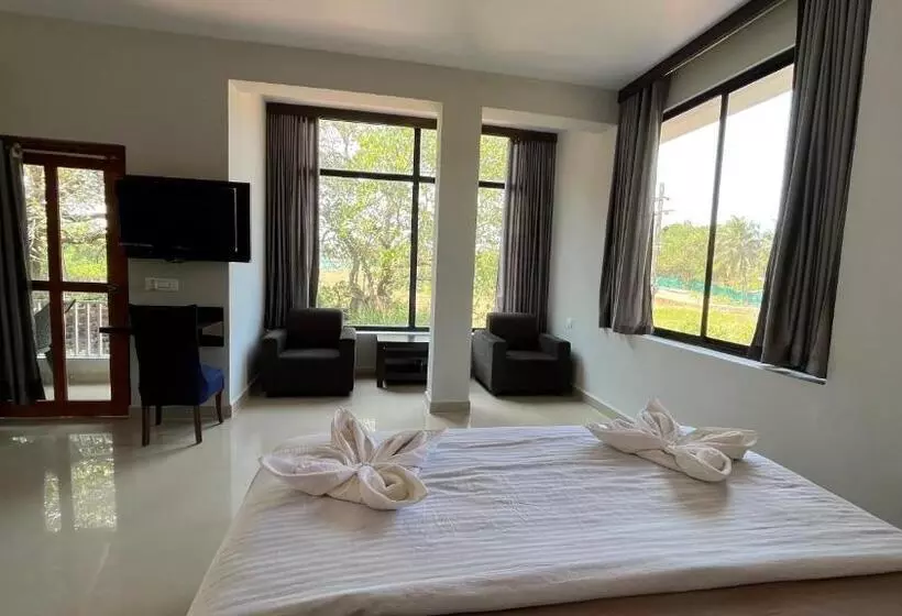 Hotelli Fourteen Pods By The Sea