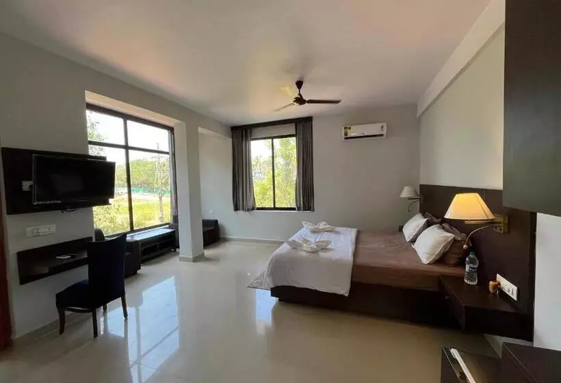 Hotelli Fourteen Pods By The Sea