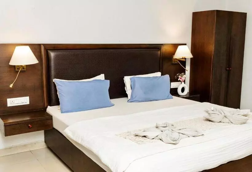 Hotelli Fourteen Pods By The Sea