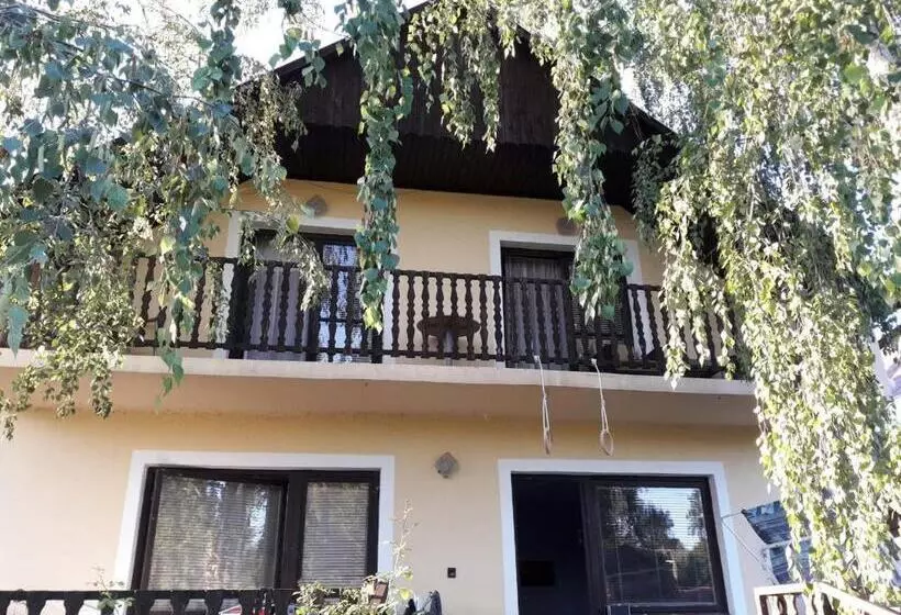 ペンション Toldi Apartman