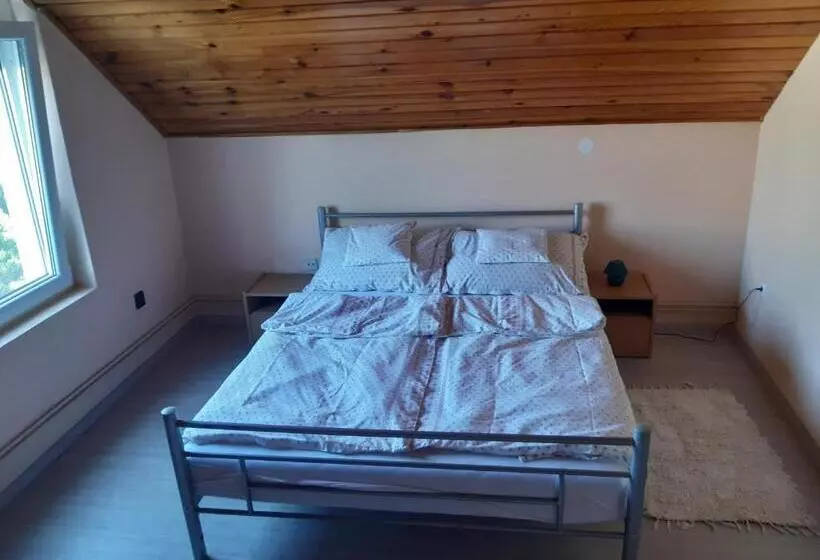 ペンション Toldi Apartman