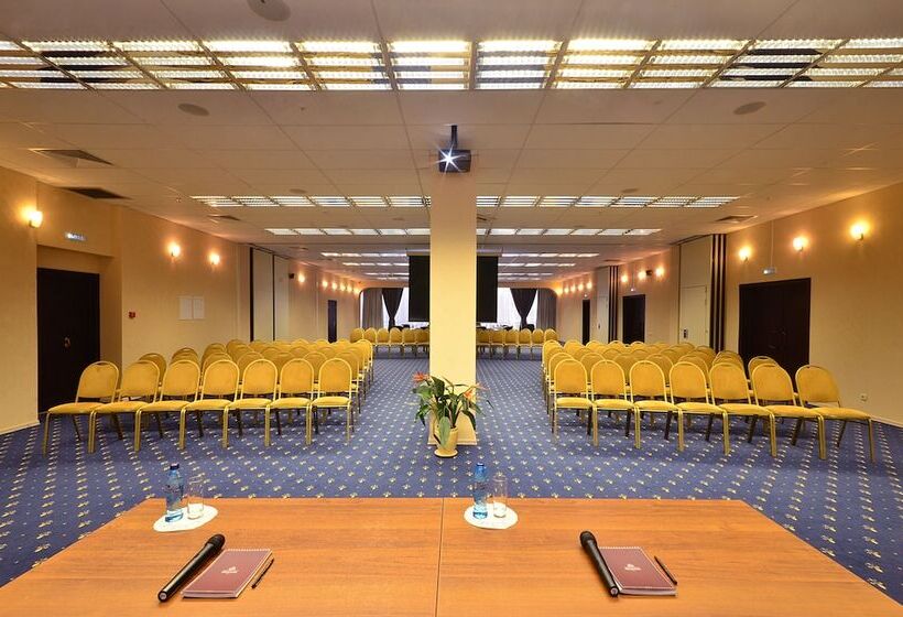 Congress Hotel Forum