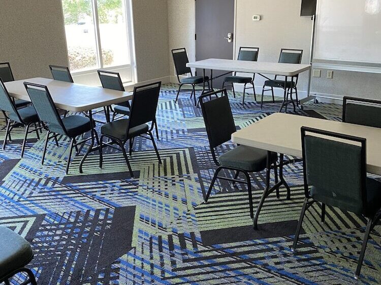 Holiday Inn Express Hotel & Suites Auburn   University Area, An Ihg