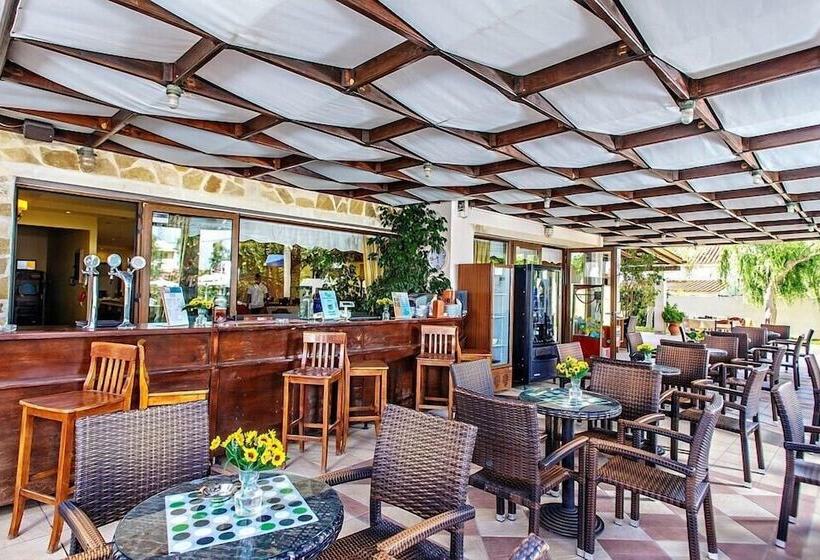 בית מלון כפרי Adelais