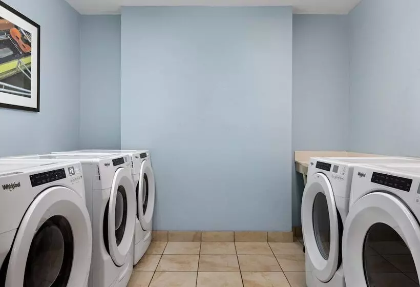 فندق Candlewood Suites Bismarck