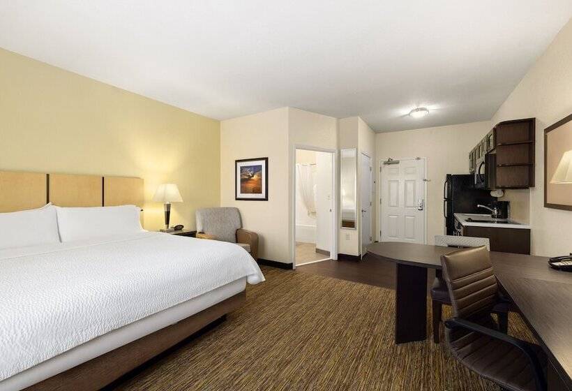 هتل Candlewood Suites Bismarck