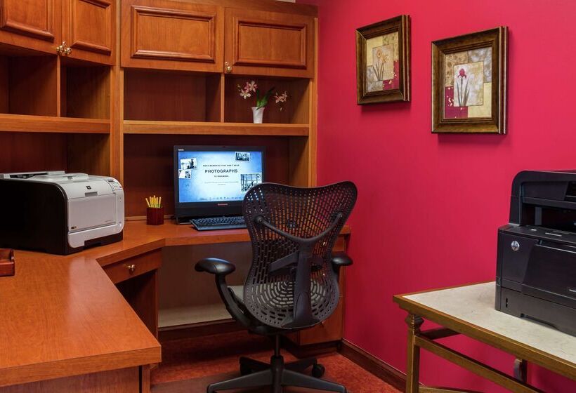 فندق Hilton Garden Inn Newport News