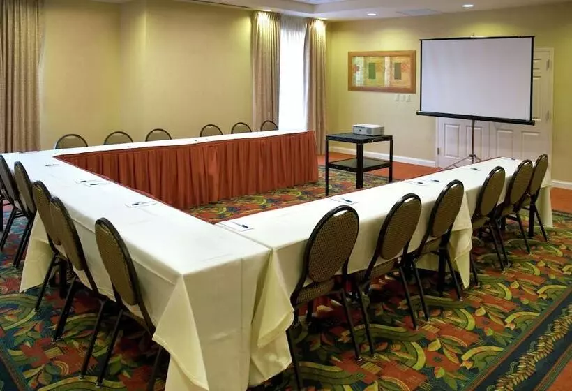 هتل Hilton Garden Inn Newport News