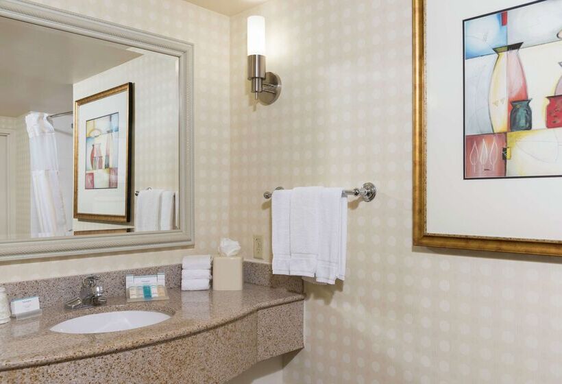 Отель Hilton Garden Inn West Lafayette Wabash Landing