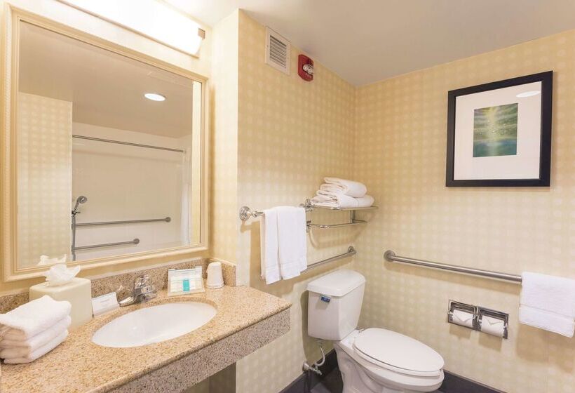 Отель Hilton Garden Inn West Lafayette Wabash Landing