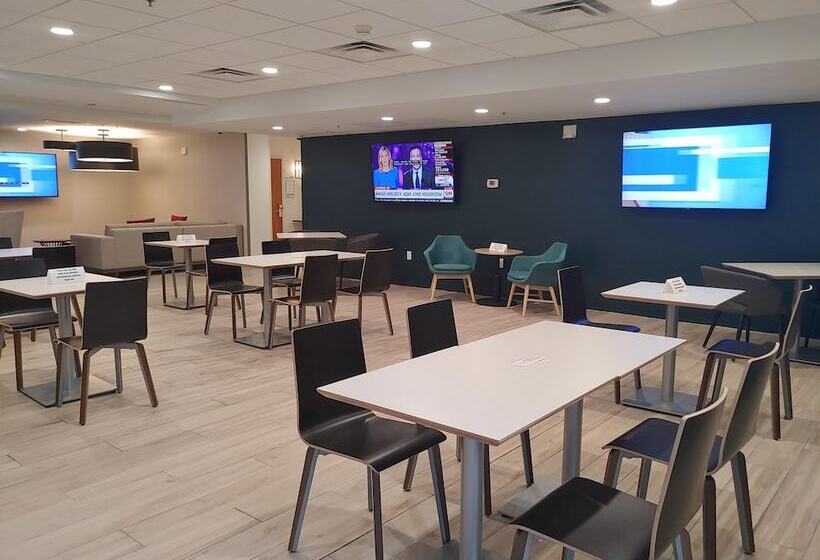 هتل Holiday Inn & Suites Ann Arbor Univ Michigan Area By Ihg