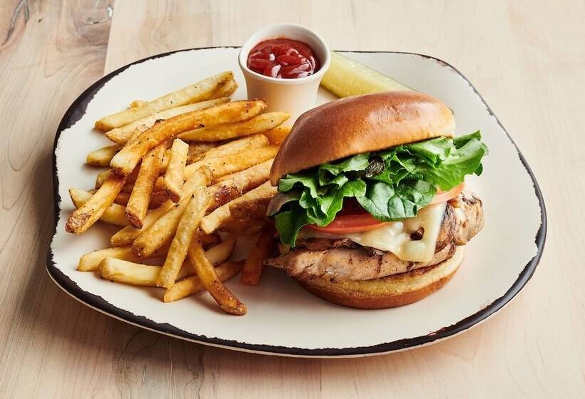 هتل Holiday Inn & Suites Ann Arbor Univ Michigan Area By Ihg