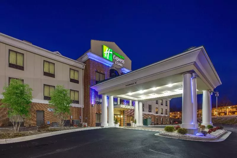 Holiday Inn Express Hotel & Suites Greensboro East, An Ihg