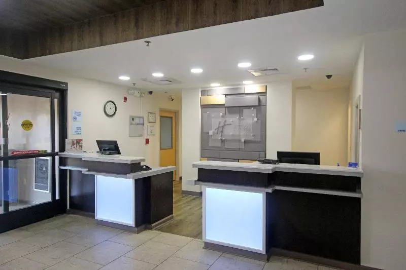 Holiday Inn Express Hotel & Suites Greensboro East, An Ihg