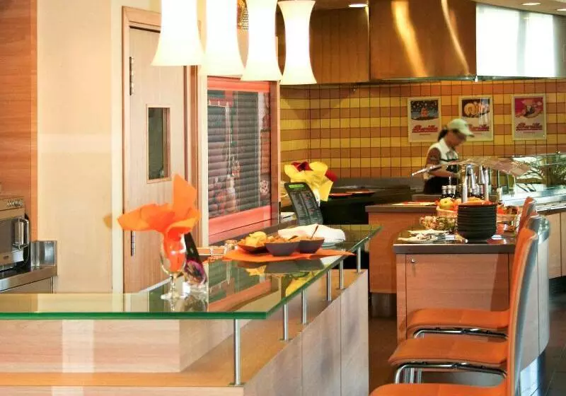 Отель Ibis Como