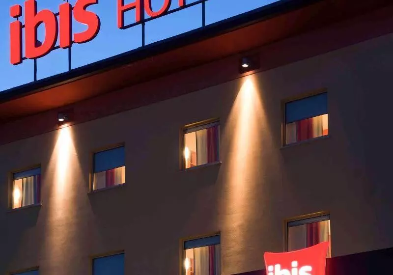 Отель Ibis Como