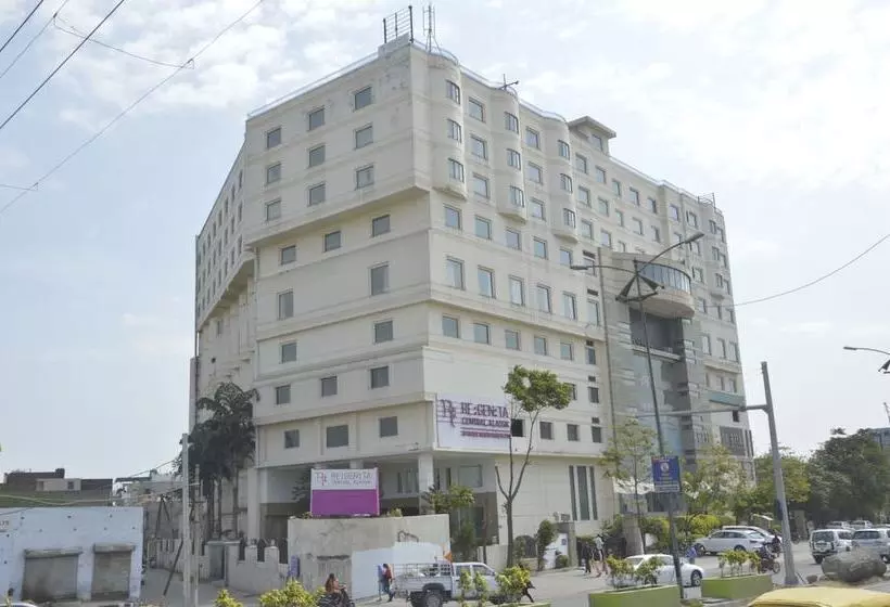 هتل Regenta Central Klassik