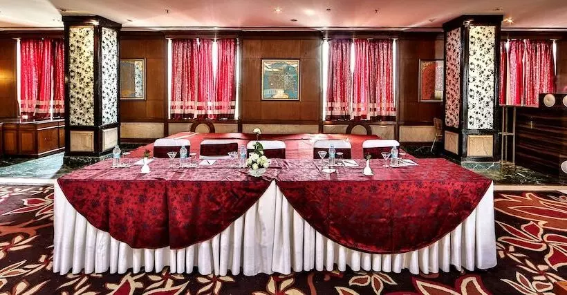 هتل Regenta Central Klassik