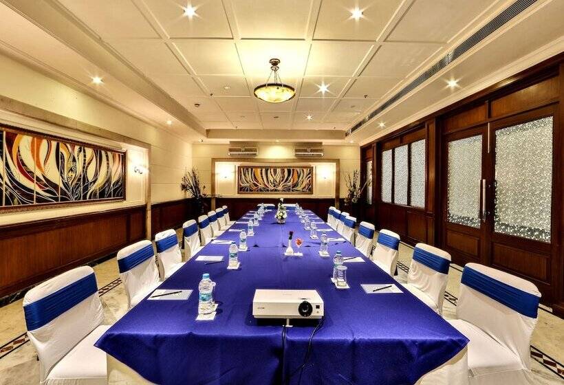 هتل Regenta Central Klassik