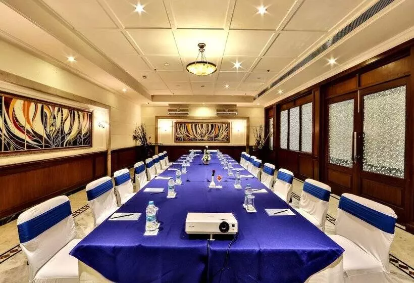 هتل Regenta Central Klassik