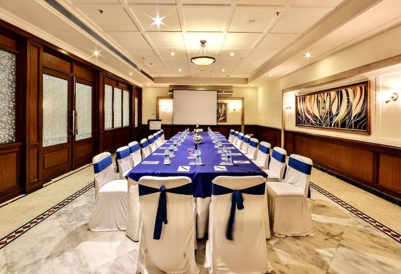 هتل Regenta Central Klassik