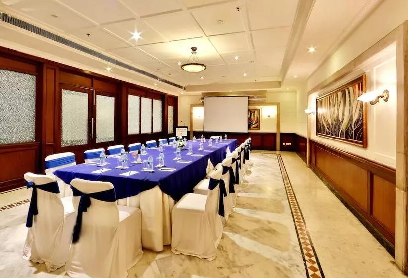 هتل Regenta Central Klassik