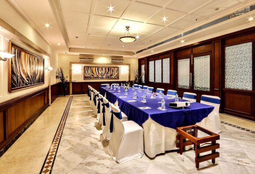 هتل Regenta Central Klassik