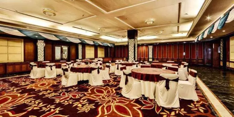 هتل Regenta Central Klassik