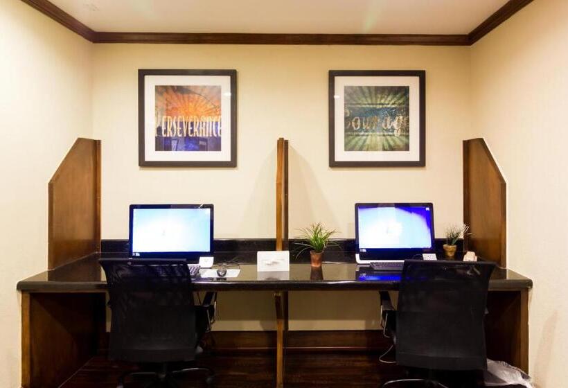 هتل Staybridge Suites Austin Airport, An Ihg